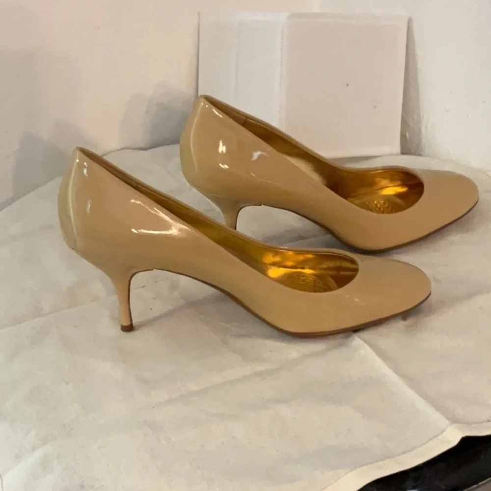 Coach Salma Soft Patent Leather Heels, Size 8B, Tan/Beige - Picture 4 of 13